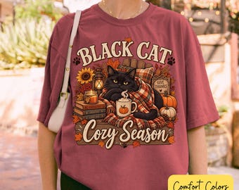 T-shirt met zwarte kat en gezellige uitstraling voor het herfstseizoen, Comfort Colors® herfst T-shirt voor kattenliefhebbers, boxy model T-shirt met pompoenprint in cottagecore-stijl.