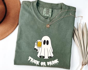 Trick or drink Ghost comfort kleuren shirt, grappig Halloween drinkt-shirt, bierliefhebber kostuum shirt, shirt Halloween cadeau, spooky seizoen T-shirt