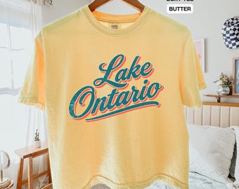Lake Ontario Comfort Colors® Boxy Tee, Retro Script Crop Shirt. Anti-Trump activisme cropped T-shirt voor Canada Resistance Style.