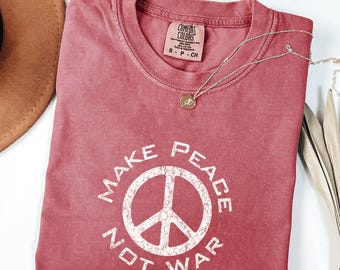 戦争ではなく平和を。コンフォートカラーTシャツ、反戦シャツ、戦争反対ヴィンテージ、ピースサインシャツ、活動家シャツ、戦争反対シャツ、反軍事