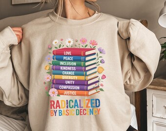 Radikalisiert von einfachem Grundanstand Hoodie & Sweatshirt, Bücher der Liebe, Frieden, Freundlichkeit, Einheitsgerechtigkeit Shirt, Aktivist Anti Hate Pro Gleichheitskleidung