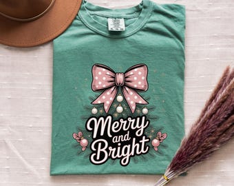 Comfort Colors® Merry and Bright Bow-kerstshirt, kerst-T-shirt dames, kerstcadeau, kerstshirt voor haar, leuk kerstcadeau voor haar