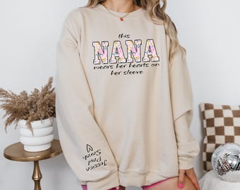Aangepaste sweater en hoodie voor oma, kerstcadeau voor oma, ik draag mijn hart op mijn mouw, oma met naam van kleinkinderen op mouw, oma cadeau
