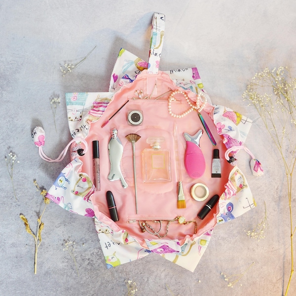 Travel organizer 18'' lay flat cinched cosmetic bag