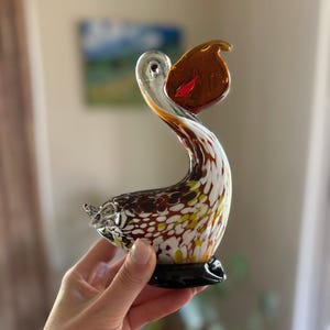 Figura de pelícano de cristal de Murano: escultura de pájaro en cristal artístico multicolor
