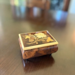Vintage Reuge Music Box – Inlaid Italian Wood Floral Marquetry