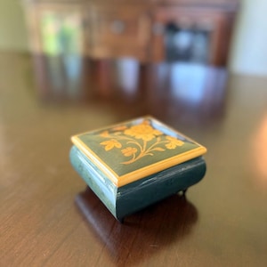 Vintage Italian Inlaid Wood Music Box – Floral Marquetry Lid
