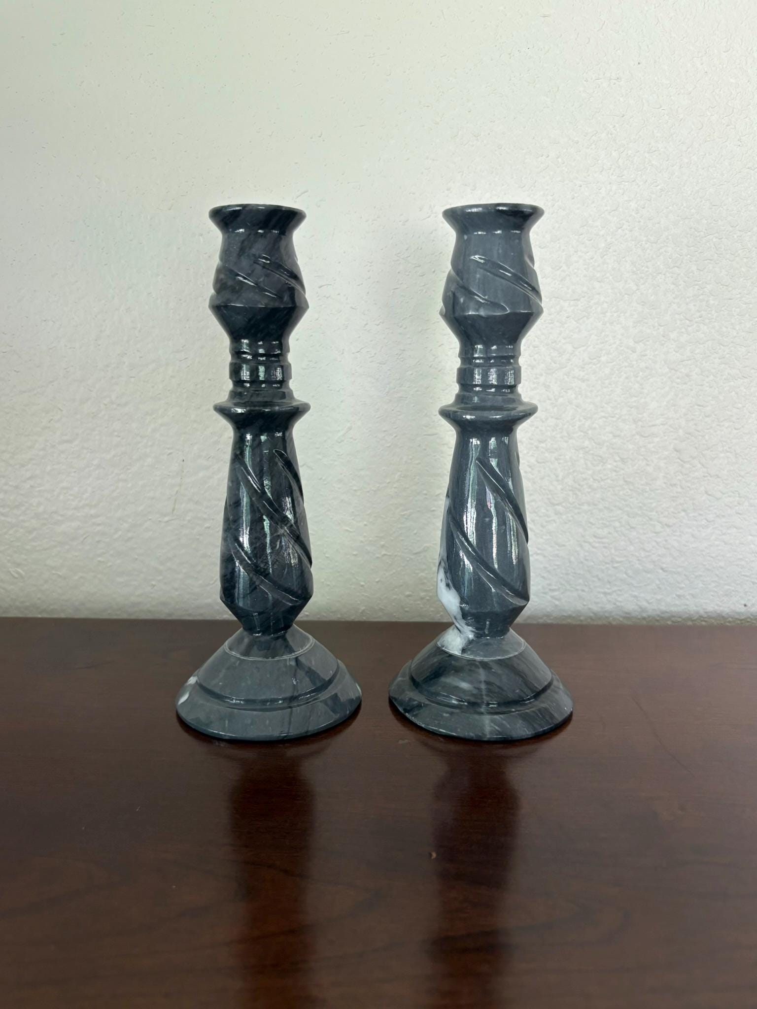 ヴィンテージ大理石製キャンドルホルダー – 2個セット – グレーに白の