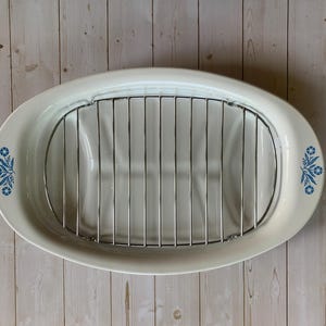 Vintage Corning Ware P-19 Platter with Wire Roasting Rack - Cornflower Blue Pattern