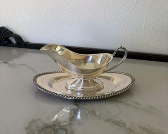 Vintage Silver-Plated Gravy Boat with Underplate, Holiday Dinner Serving Piece