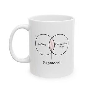 Tazza in ceramica per amanti del caffè, regalo divertente per colleghi di lavoro, tazza con citazione carina, 11 oz/15 oz, design Kapowww, regalo per amanti del caffè