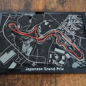 Circuit de Suzuka - Carte topographique 3D multicolore avec cadre noir