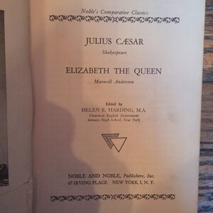 Vintage 1954 Julius Caesar Elizabeth the Queen Book image 3