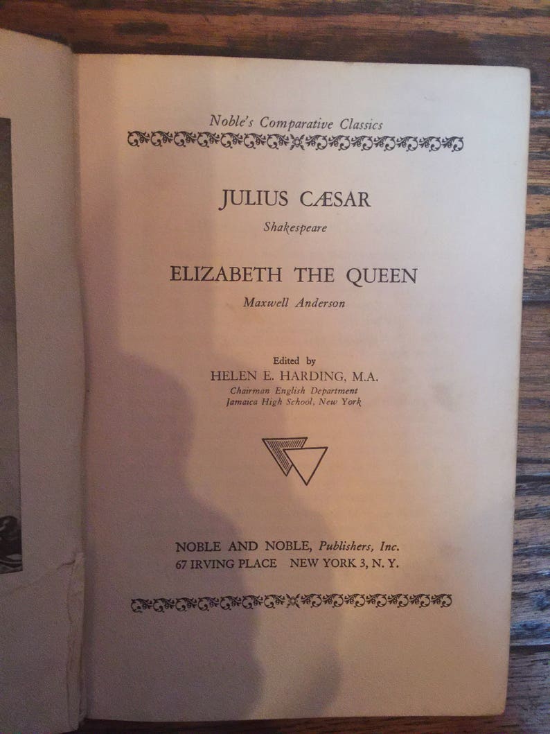 Vintage 1954 Julius Caesar Elizabeth the Queen Book image 3