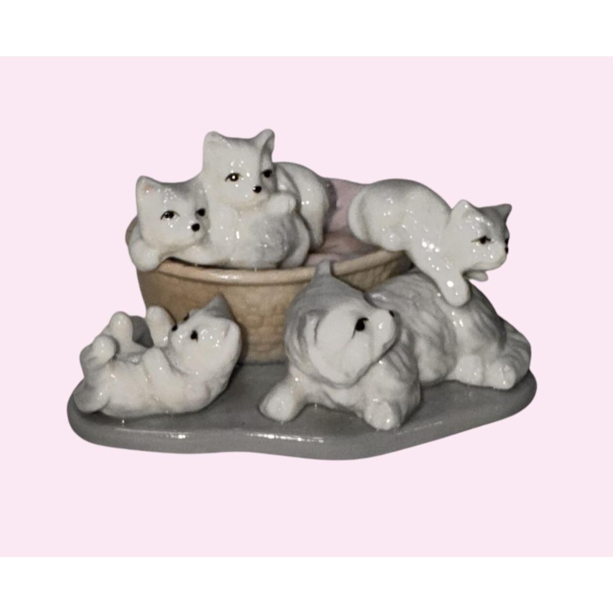 猫モチーフ 陶器製 バスケット 置物 小物入れ レトロ 陶器製子猫の置物セット（バスケット入り）3.5インチ ヴィンテージ装飾