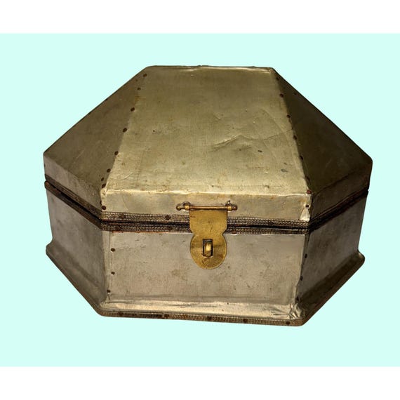 Antique Hexagonal Metal Jewelry Box With Latch Closure - Etsy  display picture 1