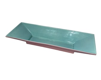 Plato rectangular de cerámica de California de Kay Finch con esmalte rosa y aguamarina