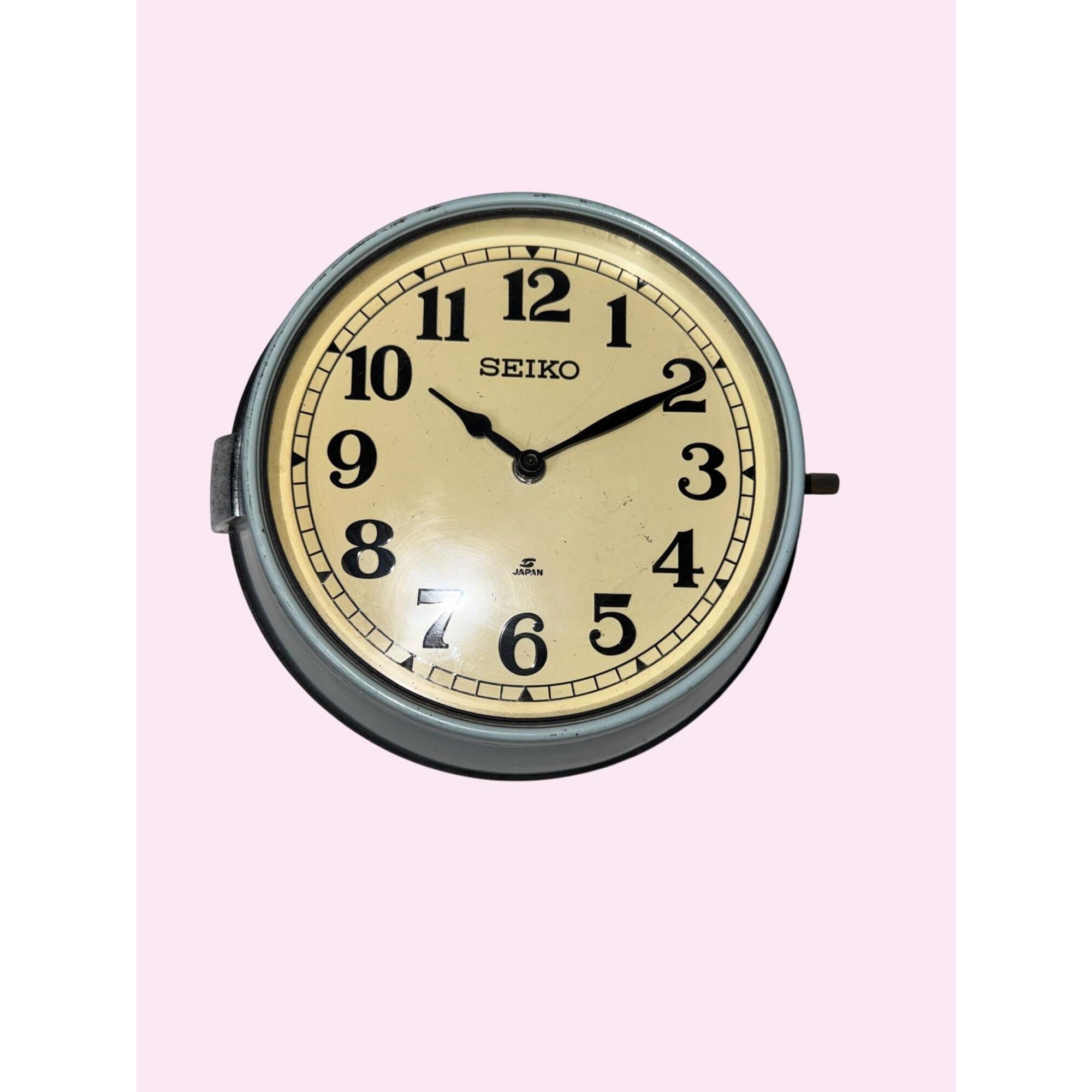 SEIKO 木彫り　壁掛け時計　ヴィンテージ Amazon.co.jp: SEIKO 16インチ ローマ数字 木製仕上げ 壁掛け時計
