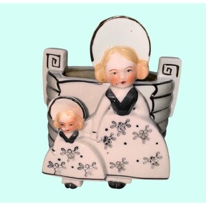 Dutch Girls Ceramic Planter Made In Japan Hand-Painted Floral Pattern