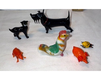 Set aus mundgeblasenen Miniatur-Tierfiguren aus Glas: Hund, Katze, Hahn, Schwein, Maus, Käfer