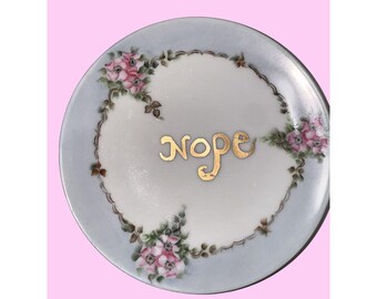 Vintage Bavaria Blumendekorplatte mit ""Nope"" Text & Goldakzenten Maximalist