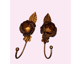 Metal Flower Wall Hooks With Leaf Design & Gold Finish