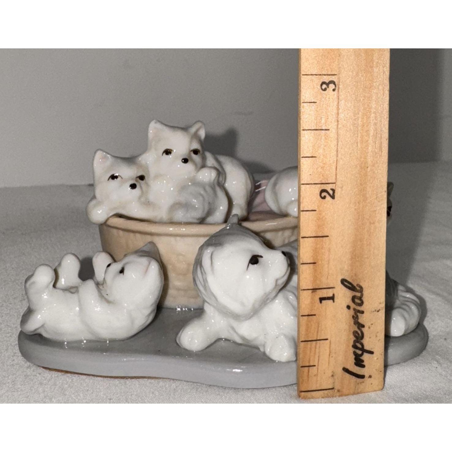陶器製子猫の置物セット（バスケット入り）3.5インチ ヴィンテージ装飾