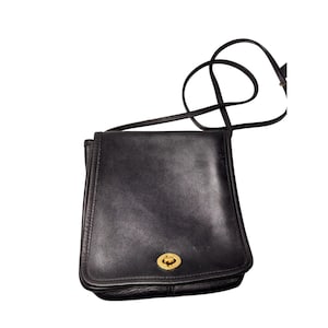 Vintage Coach 9620 Black Leather Crossbody Shoulder Bag With Gold Turnlock Closure USA