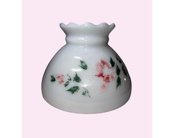 Pantalla de lámpara de cristal con diseño floral pintada a mano, cristal opalino blanco vintage