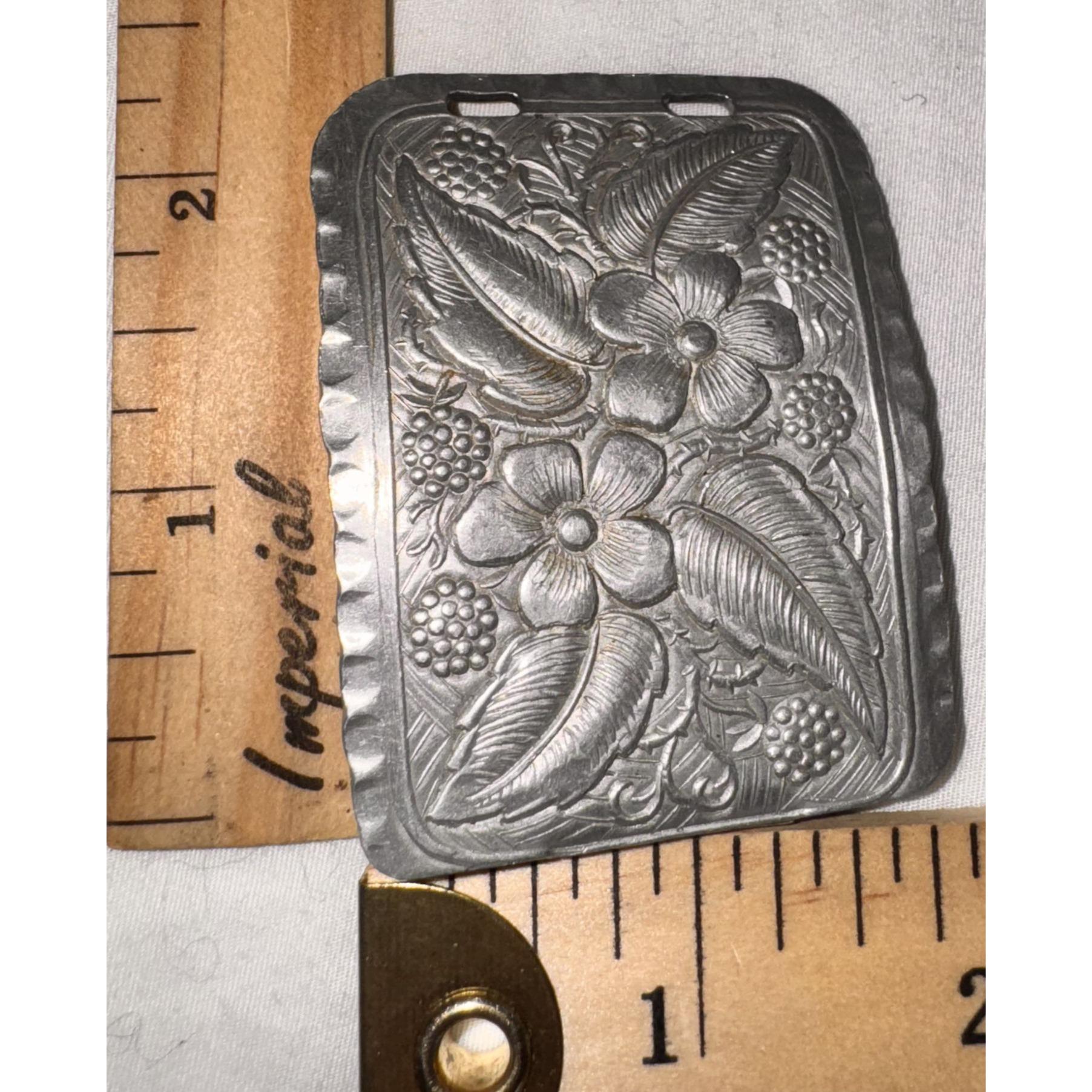 Stamped Metal Floral Belt Buckle Set 5 Pcs Decorative Concho  display picture 1