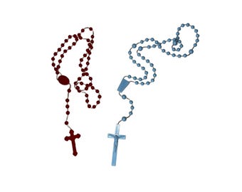 Rosario de plástico de estilo antiguo con cruz roja y azul, fabricado en EE. UU.