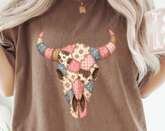 Camiseta con estampado de calavera de vaca estilo patchwork, idea de regalo para mujer, estilo western, estética vintage, boho rancho, camiseta de colores cómodos.