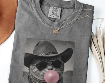 Funny Cowboy Cat Shirt Gift Idea for Cat Lover Retro Western Outfit Cute Cat Chewing Gum Tee Vintage Cowgirl Style Shirt