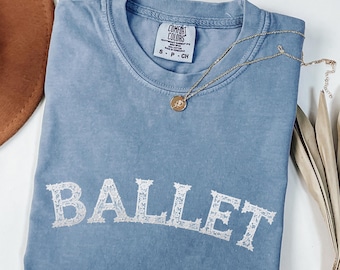 Camiseta de encaje con letras de ballet a la moda, idea de regalo para bailarina de ballet, atuendo para recital, linda camiseta de baile estética, camiseta de bailarina para práctica.