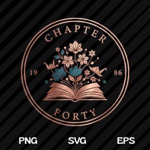 Puede incluir: Un emblema de oro rosa con las palabras "CHAPTER FORTY" que rodean un diseño central. El diseño presenta un libro abierto con hojas estilizadas y pájaros de origami. Los años "19" y "86" flanquean el círculo.