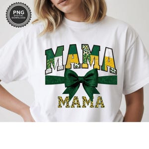 Peut inclure: T-shirt blanc avec le mot "MAMA" en vert, jaune et imprimé léopard. Un grand nœud vert est centré sous le mot "MAMA", avec le mot "MAMA" dans un motif léopard en dessous. Le t-shirt porte un logo "PNG DIGITAL DOWNLOAD" dans le coin supérieur gauche.