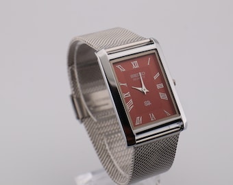 Vintage Seiko Quartz Watch: Red Dial, Stainless Steel Bracelet, Slim Tank Style