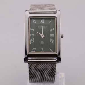 A gentleman’s legacy Vintage Seiko Slim Quartz Men&#39;s  Wrist Watch Green Dial - Silver Case