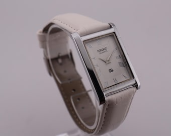 Modern Classic Style White Dial, White Strap Seiko Slim Vintage Quartz Men's Wrist Watch