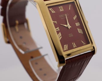 Rare Dress Style Seiko Slim Vintage Quartz Men's  Wrist Watch Red Dial