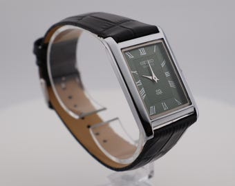 Vintage Seiko Quartz Watch: Green Dial, Black Leather Strap