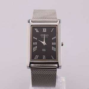 Vintage Seiko Slim Quartz Watch: Black Dial, Stainless Steel Bracelet