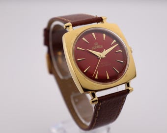 Red Vintage Roamer ST96 Watch – Swiss Made, 17 Jewels, Manual Wind, Stylish