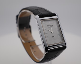 Vintage Seiko Quartz-klocka: Smal rektangel, vit urtavla, läderarmband