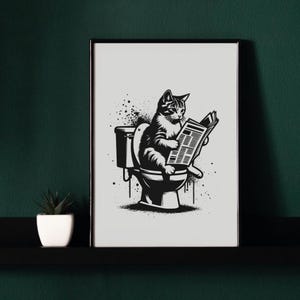 Kattenkunst, grappige kunst aan de muur badkamer, zwart-witstijl, dierenfotoafdruk, dier op toilet, afdrukbare AI-kunst