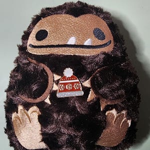 Bonnet d&#39;hiver Peluche Summer the Big Foot ou Sasquatch
