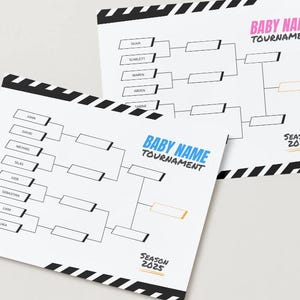 Może przedstawiać: Dwa białe arkusze turnieju Baby Name z czarno-białymi ukośnymi paskami wzdłuż krawędzi. Jeden arkusz ma niebieski tekst, drugi różowy. Oba arkusze zawierają tekst "Baby Name Tournament" i "Season 2025".