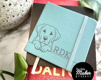 Cuaderno de bocetos personalizado de Labrador Retriever en acuarela: diario de tapa dura con monograma, cuaderno personalizado con la inicial del labrador.