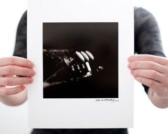 Trompete I Fotografie (6 x 6 inch Fine Art Print) Schwarz & Weiß Musik Fotografie, Musikalische Wandkunst