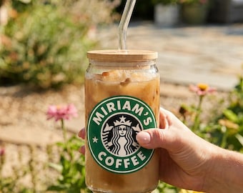 Gepersonaliseerde op Starbucks geïnspireerde beker | Op maat gemaakte ijskoffiebeker met deksel en rietje | Cadeau koffieliefhebber